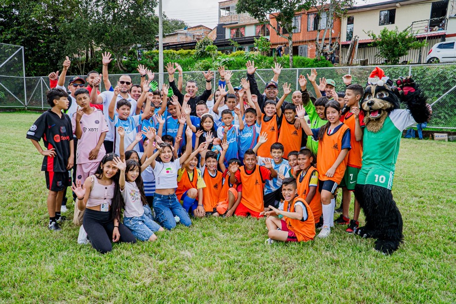 Un nuevo comienzo para la cancha de fútbol del barrio 5 de Abril