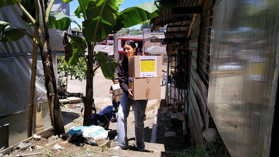 Familias afectadas por las fuertes lluvias del asentamiento Gustavo Restrepo recibieron ayudas humanitarias