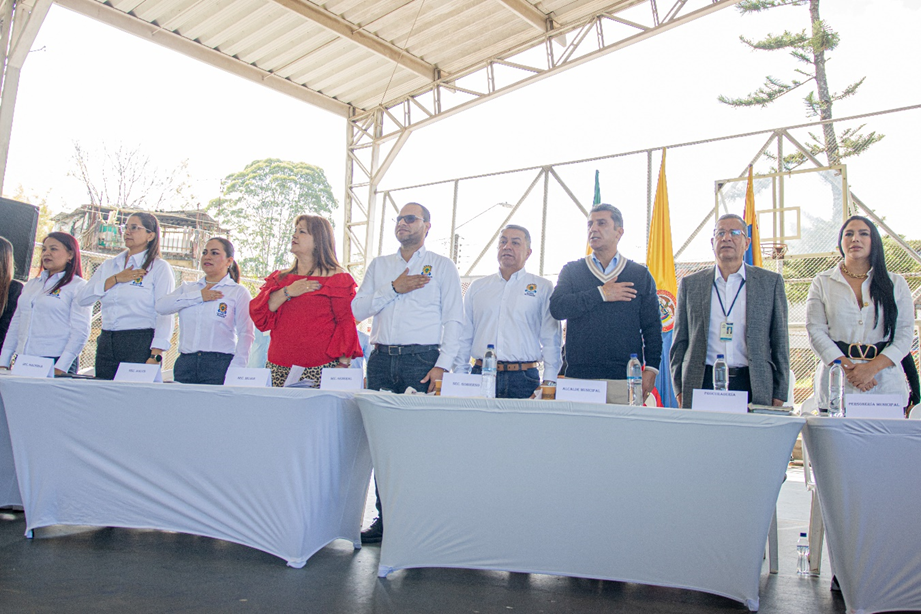 La Administración Municipal con el propósito de estar más cerca de la gente, realizó el COMPOS en el barrio Pandiguando